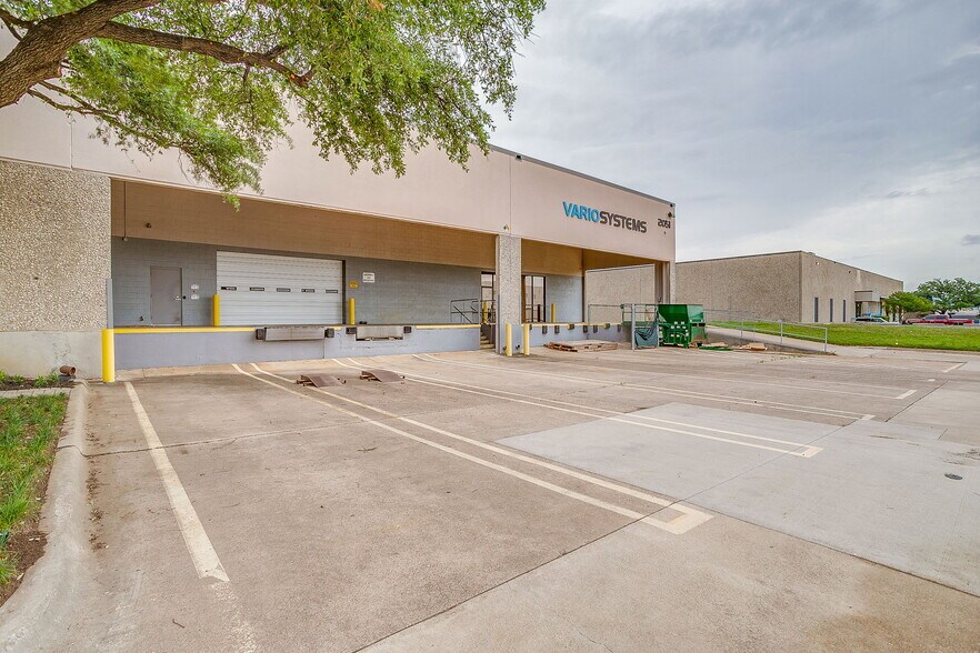 More Photos Of 2051 Franklin Dr, Fort Worth Warehouse For Lease