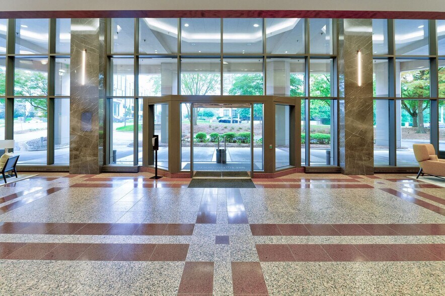 More Photos Of 3737 Glenwood Ave, Raleigh Office For Lease