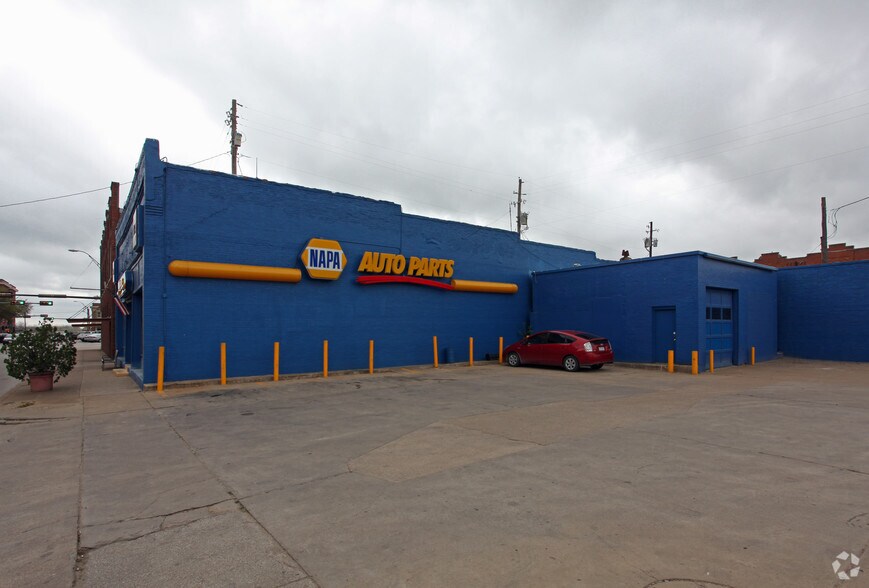 More Photos Of 209 W Main St, Waxahachie Freestanding For Lease