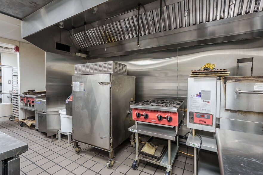 More Photos Of 113 N Farmer St, Otsego Bar For Sale