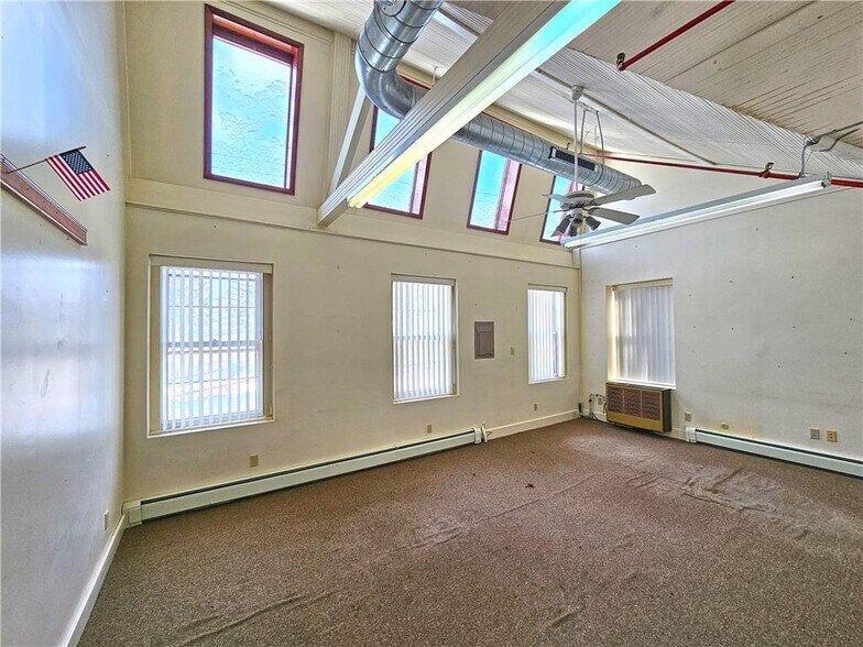 More Photos Of 102 E Station Ave, Coopersburg Office For Lease