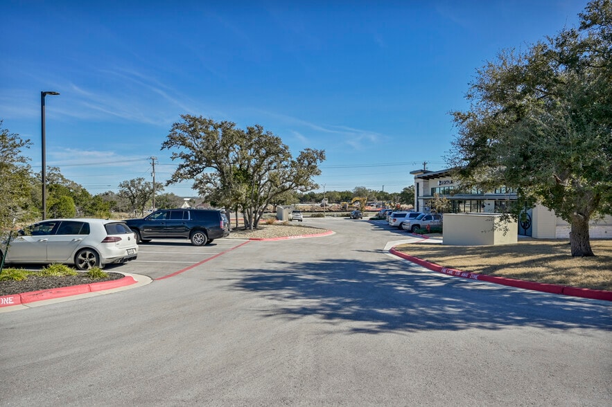 More Photos Of 901 N Vista Ridge Blvd, Cedar Park General Retail For Sale