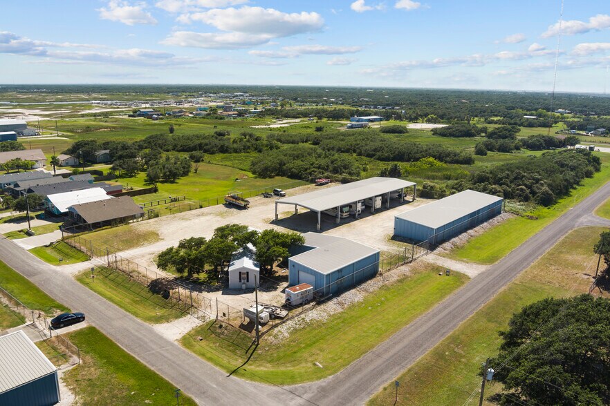 Primary Photo Of 1803 S Doughty St, Rockport Self Storage For Sale