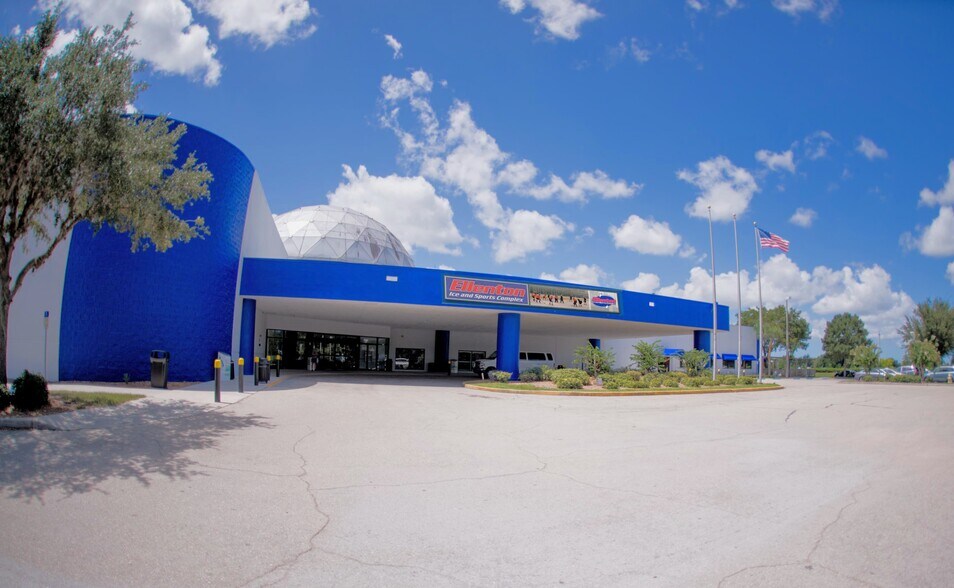 More Photos Of 5309 29th St E, Ellenton Skating Rink For Lease