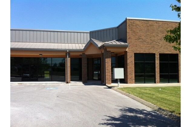 More Photos Of 1074 Pedigo Way, Bowling Green Storefront Retail Office For Lease