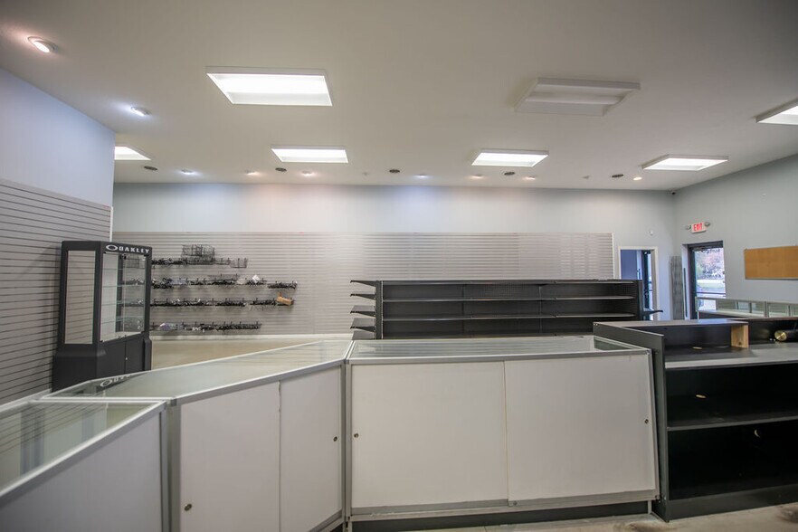 More Photos Of 1315 N Wooster Ave, Strasburg Freestanding For Lease