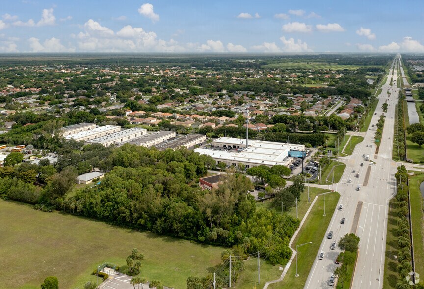 More Photos Of 10018 Spanish Isle Blvd, Boca Raton Warehouse For Lease