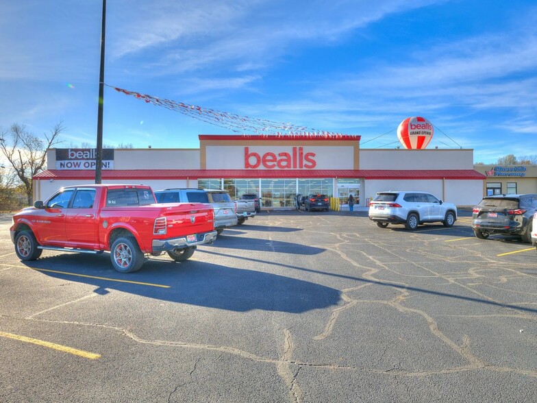 Primary Photo Of 1000 W Gentry Ave, Checotah General Retail For Sale