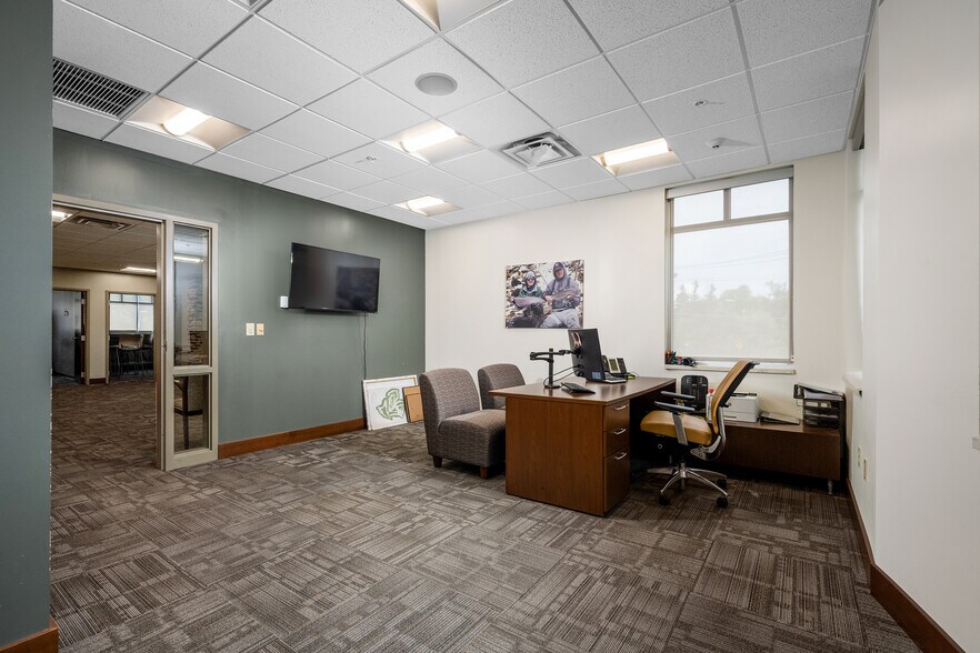 More Photos Of 3020 Orchard Park Rd, Buffalo Office For Sale