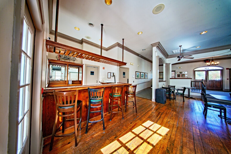 More Photos Of 128 Oakview Club Dr, Macon-Bibb Golf Course Driving Range For Sale