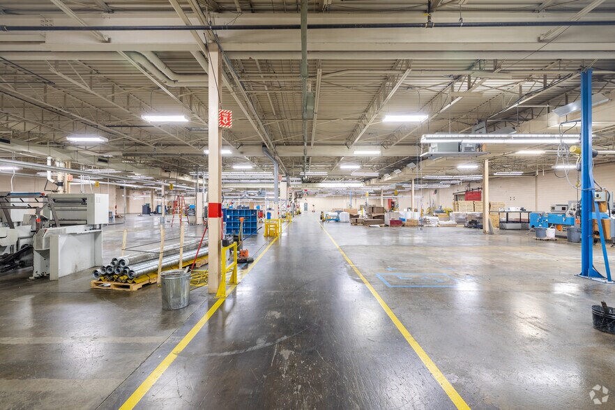 More Photos Of 200 Boul Grand N, Cowansville Warehouse For Sale