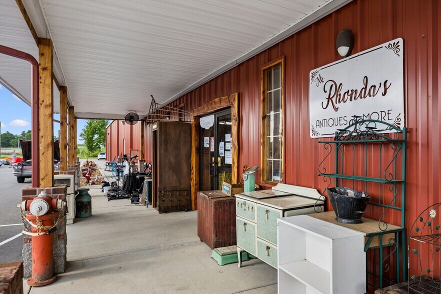 More Photos Of 4070 Old Highway 431, Greenbrier Freestanding For Sale