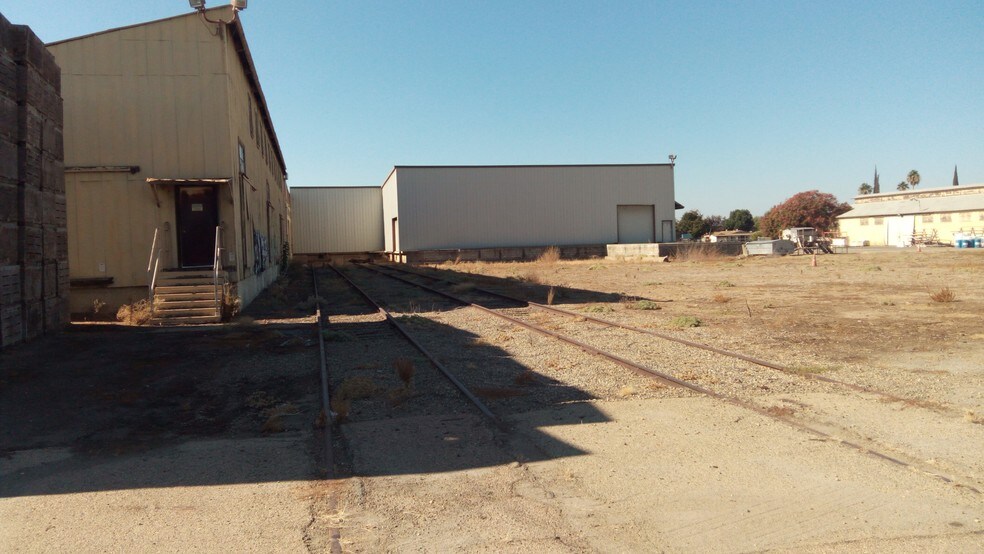 More Photos Of 700 Center St, Orange Cove Manufacturing For Sale