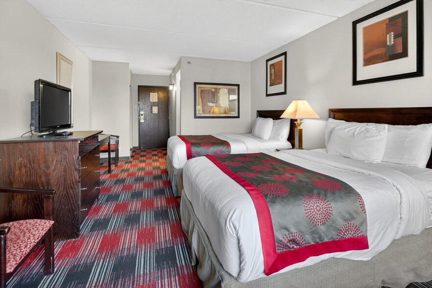 More Photos Of 3 Watervliet Avenue Ext, Albany Hotel For Sale