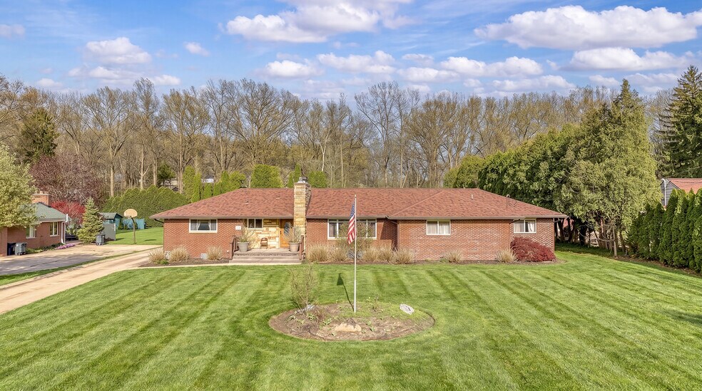 More Photos Of 327 S Miller Rd, Fairlawn Assisted Living For Sale