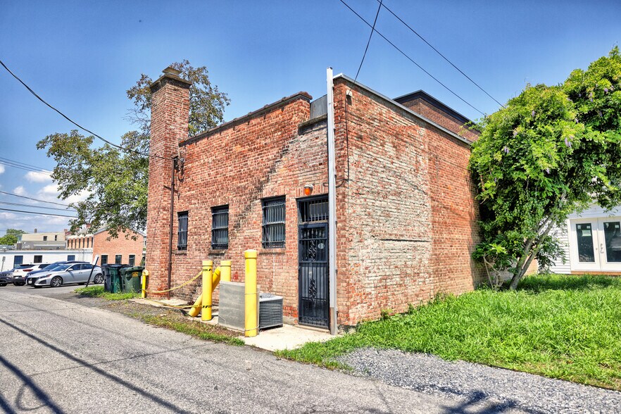 More Photos Of 511 Warren St, Hudson Storefront Retail Residential For Sale