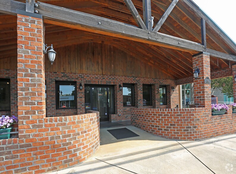 More Photos Of 56 W Salisbury St, Denton Office For Lease