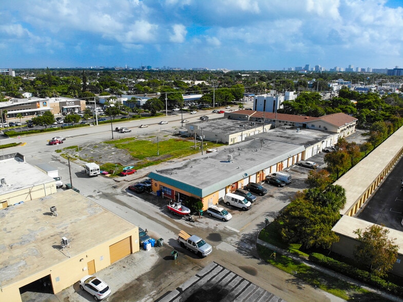 More Photos Of 901-915 NE 30th Ct, Oakland Park Warehouse For Lease