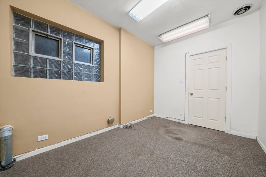 More Photos Of 2024 W 79th St, Chicago Medical For Sale