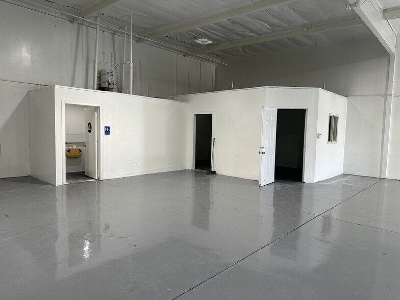 More Photos Of 5102-5108 Azusa Canyon Rd, Irwindale Unknown For Lease