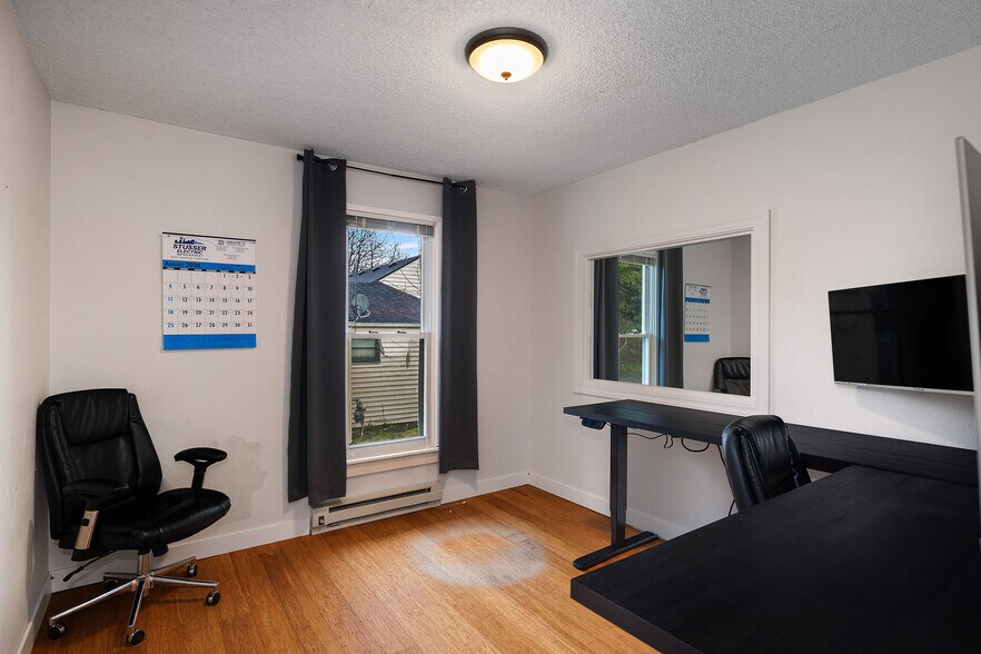 More Photos Of 320 W Alder St, Shelton Office Residential For Sale