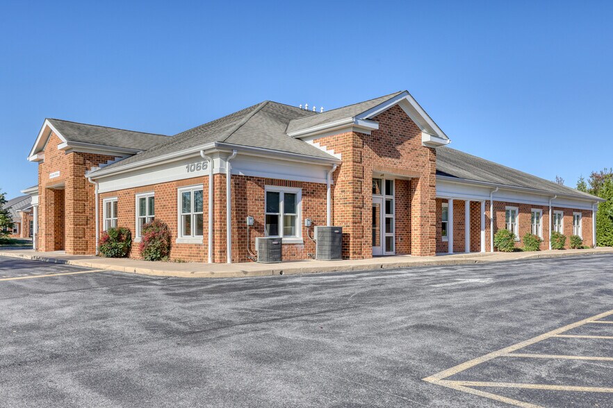 More Photos Of 1066 Hisey Ave, Woodstock Medical For Lease