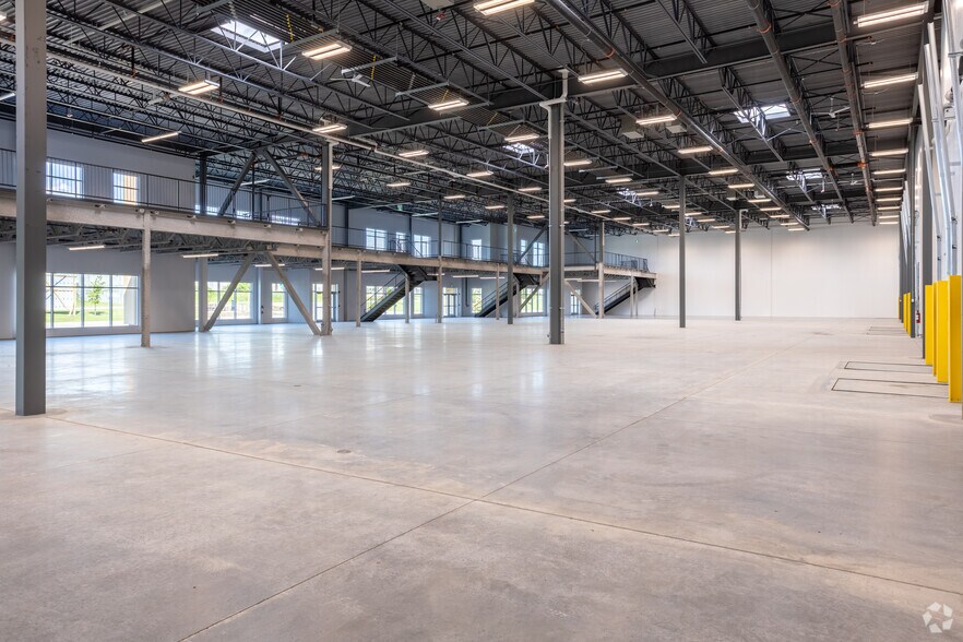 More Photos Of 9870 70 St SE, Calgary Warehouse For Sale