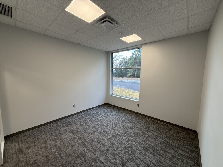 More Photos Of 5601 Chudoba Pky, Prince George Distribution For Lease