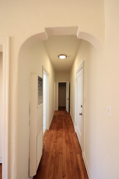 More Photos Of 637 N Spaulding Ave, Los Angeles Apartments For Sale