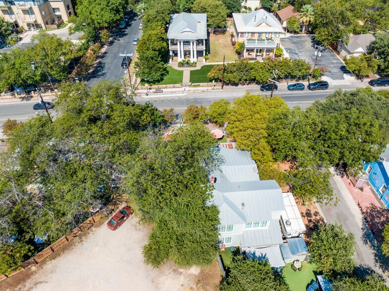 More Photos Of 1102 S Alamo St, San Antonio Storefront Retail Office For Sale