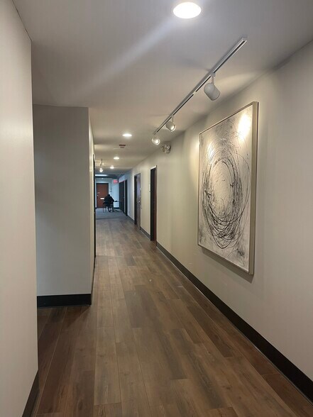 More Photos Of 301 Sovereign Ct, Manchester Medical For Sale