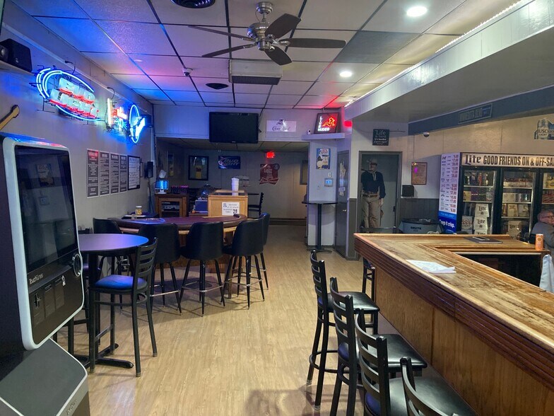 More Photos Of 220 Towner Ave, Larimore Flex For Sale