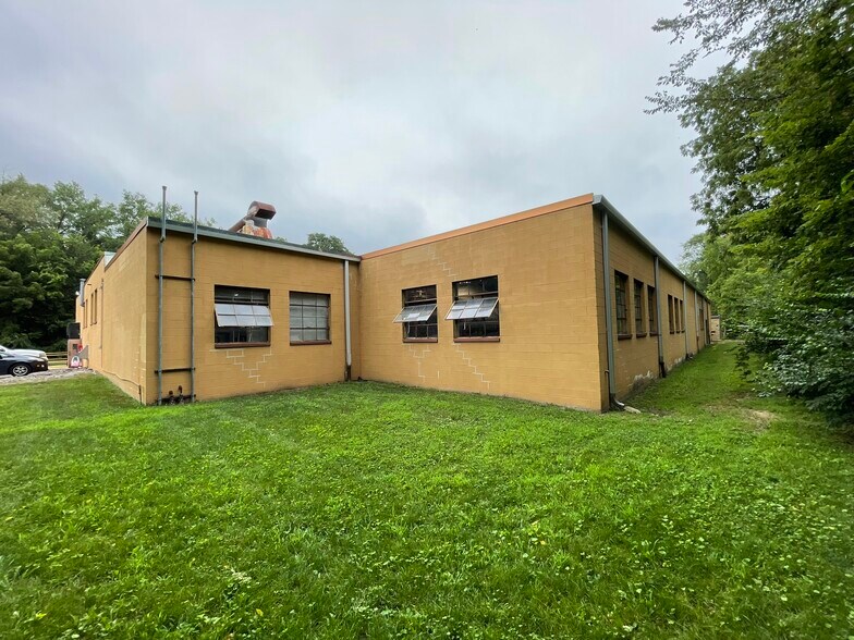 More Photos Of 411 Union St, Geneva Manufacturing For Sale
