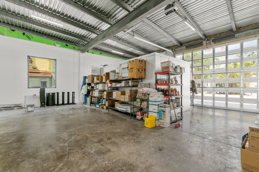 More Photos Of 1529-1531 Lee St, Fort Myers Bar For Sale