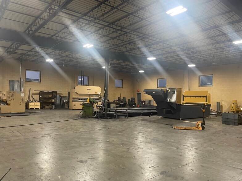 More Photos Of 50 Richard Rd, Warminster Light Manufacturing For Lease