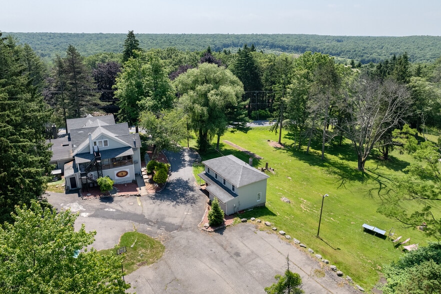 More Photos Of 2735 PA-390, Canadensis Hospitality For Sale