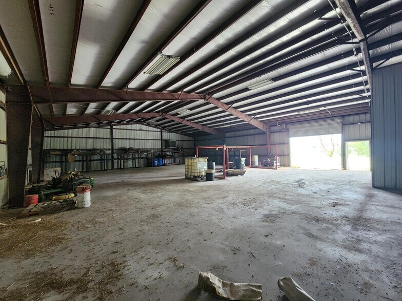 More Photos Of 2620 E Corral Ave, Kingsville Warehouse For Lease