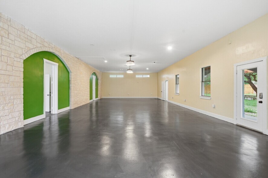 More Photos Of 17621 Stacey Ln, Lago Vista Lodge Meeting Hall For Lease
