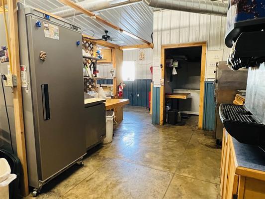 More Photos Of 131 S Thorp St, Marion Sports And Entertainment For Sale