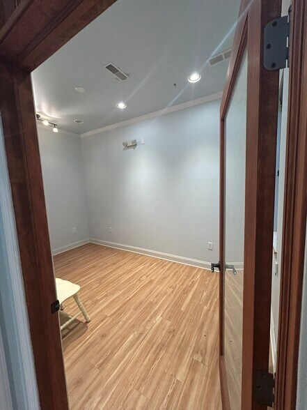 More Photos Of 1531 Cherry St, Philadelphia Storefront Retail Office For Lease