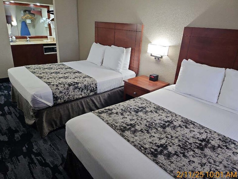 More Photos Of 14086 Highway Z, Saint Robert Hotel For Sale