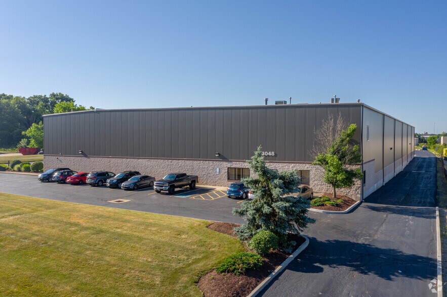 More Photos Of 3048 Nationwide Pky, Brunswick Warehouse For Lease