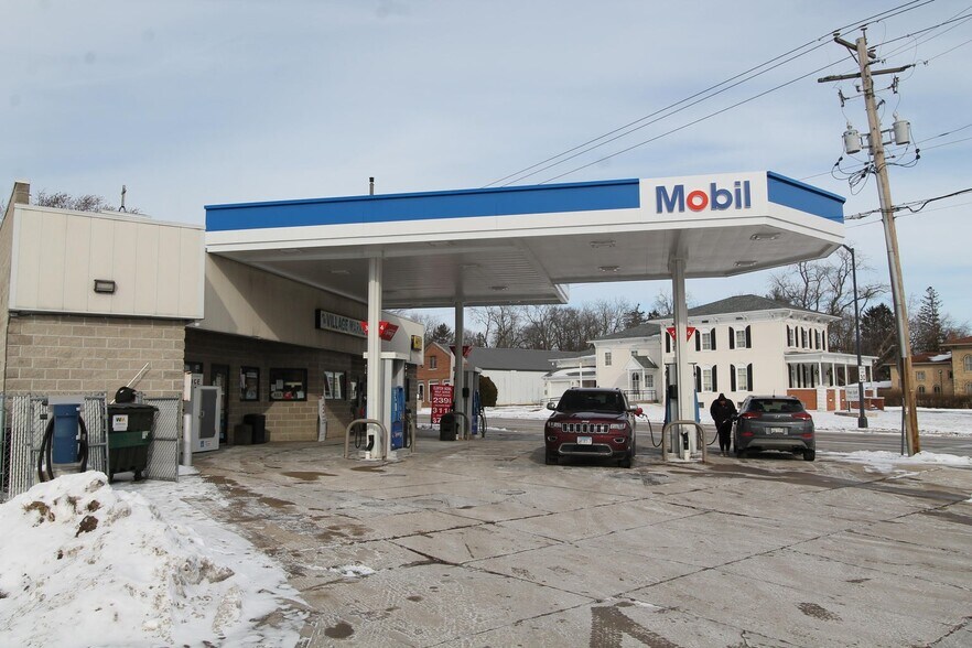 More Photos Of 600 Milwaukee Rd, Clinton Service Station For Sale