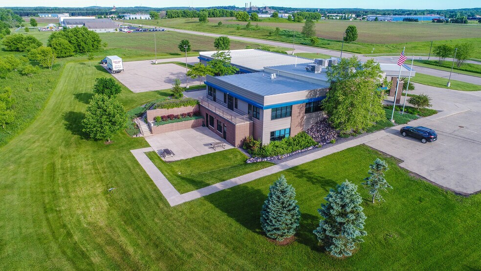 More Photos Of 1990 Godfrey Dr, Waupaca Office For Sale