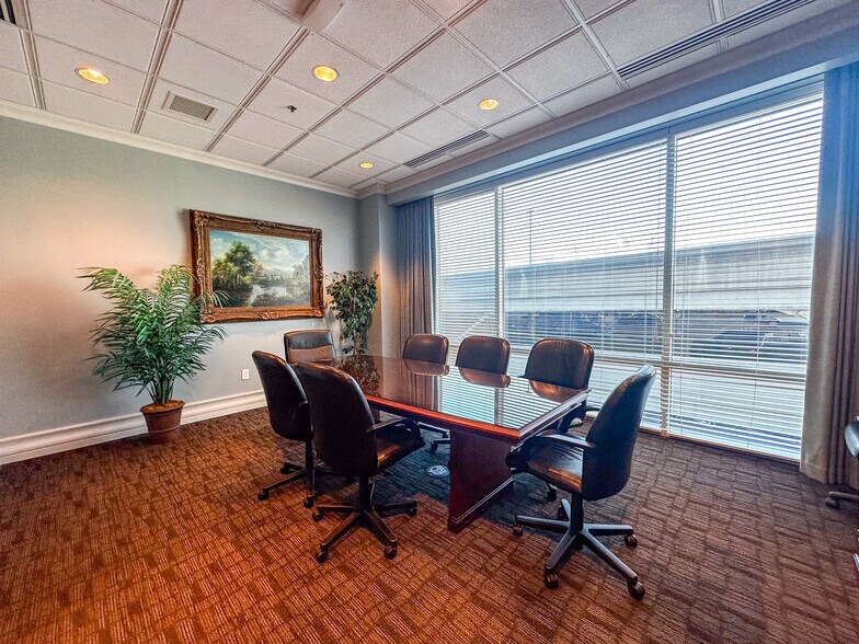 More Photos Of 100 Church St SW, Huntsville Office Residential For Lease