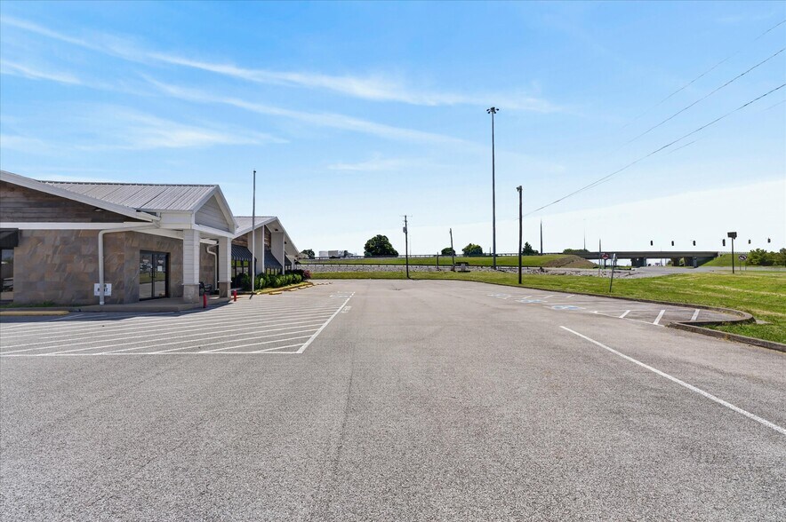 More Photos Of 4000 Fort Campbell Blvd, Hopkinsville Restaurant For Sale