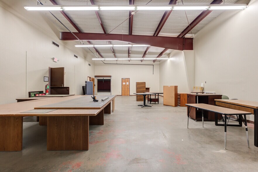 More Photos Of 3802-3806 Interstate 27, Lubbock Office For Sale