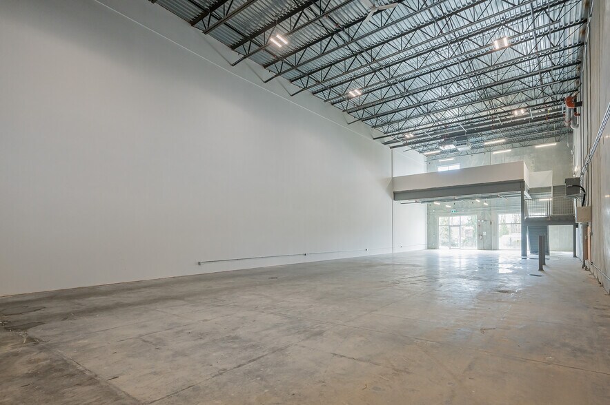 More Photos Of 19929 84 Av, Langley Warehouse For Lease