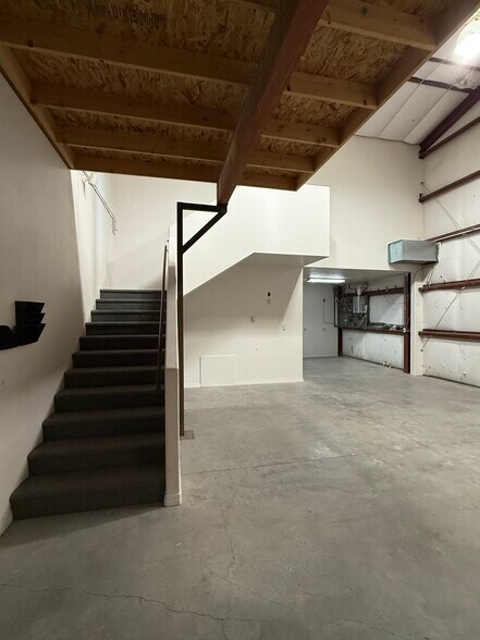 More Photos Of 1431 Anderson Rd, Montrose Warehouse For Lease