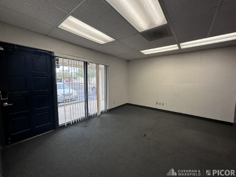 More Photos Of 1955 W Grant Rd, Tucson Light Distribution For Lease